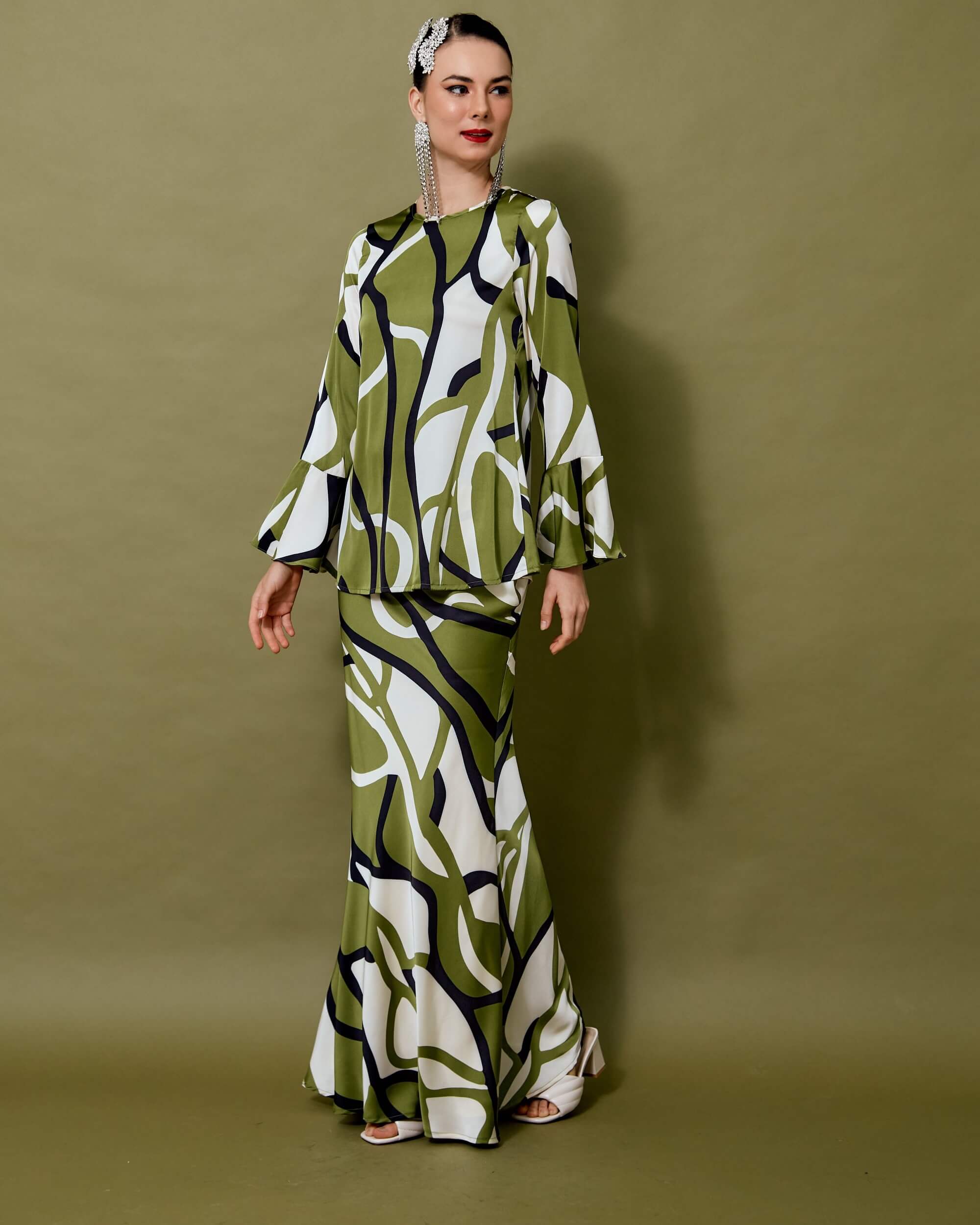 Wilina Green Abstract Printed Blouse & Skirt Set (3)