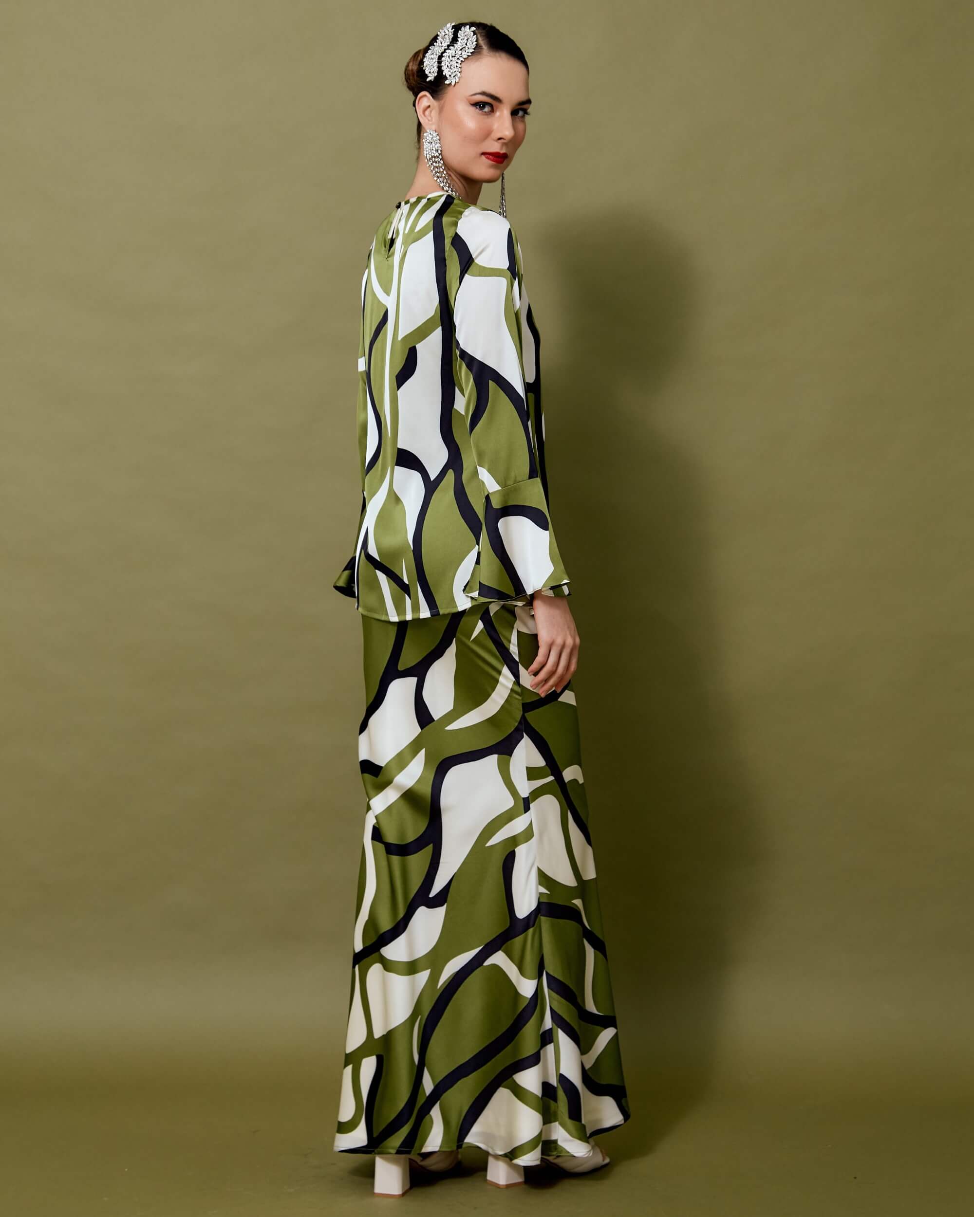 Wilina Green Abstract Printed Blouse & Skirt Set (4)